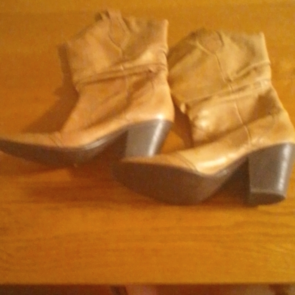 BCBG LEATHER COWBOY BOOTS (excellent condition)